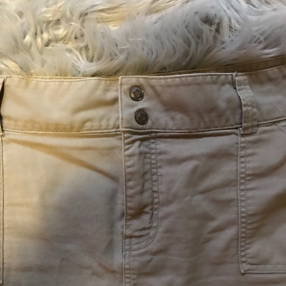 Short skirt - Picture 4 of 5